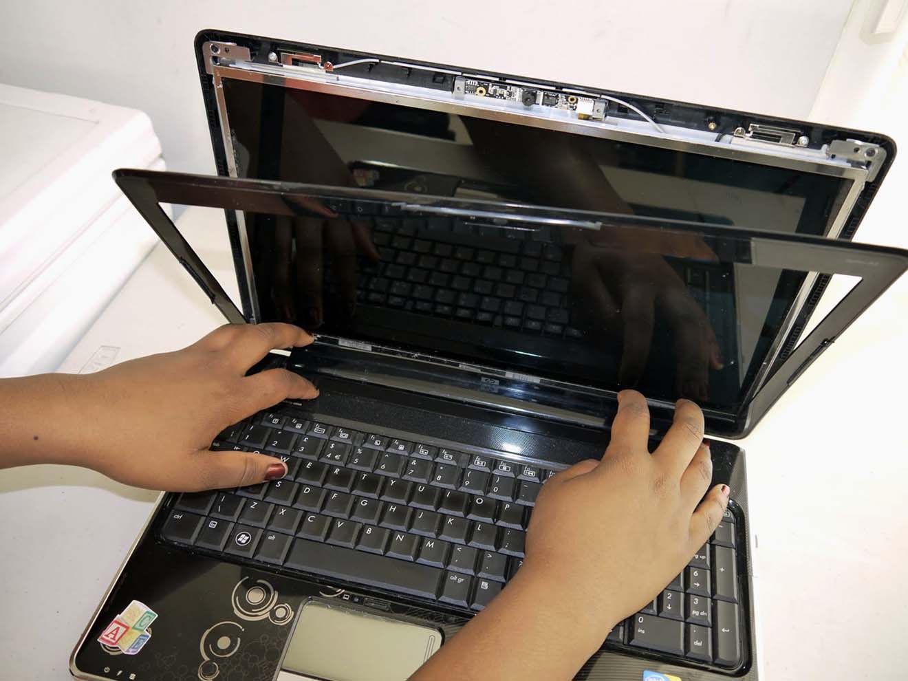 Замена экрана ноутбука HP во Фрязино